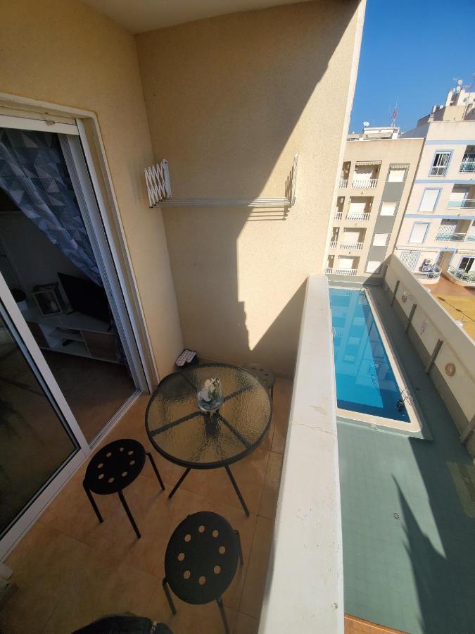 Appartement Proche Plage Avec Piscine En Centre Ville Torrevieja Exterior foto