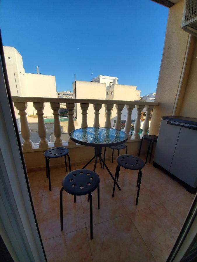 Appartement Proche Plage Avec Piscine En Centre Ville Torrevieja Exterior foto