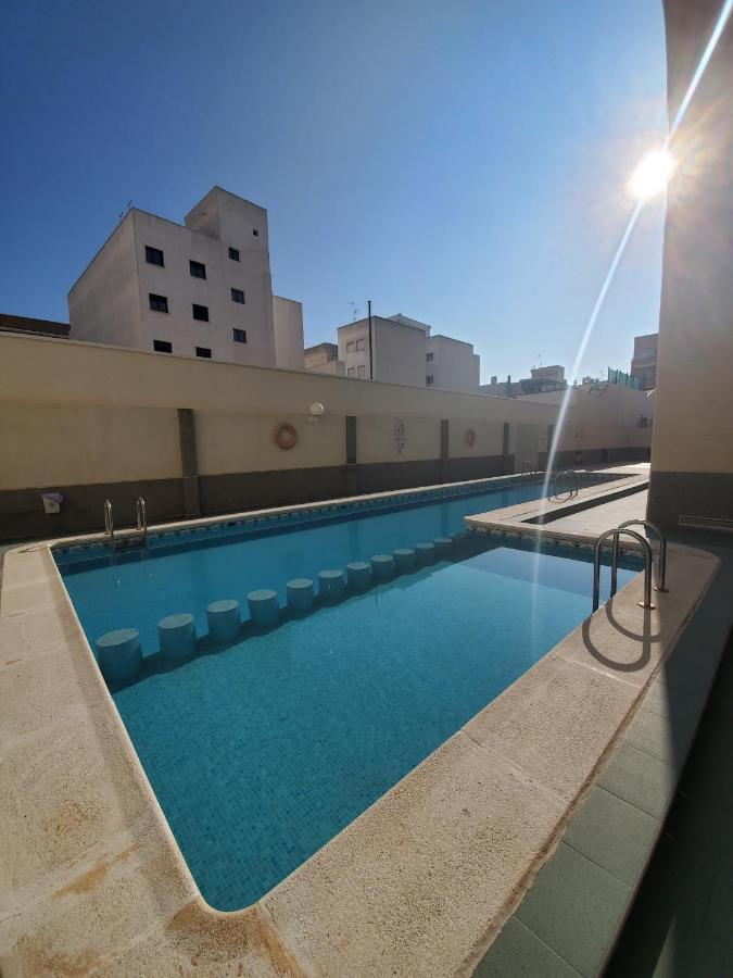 Appartement Proche Plage Avec Piscine En Centre Ville Torrevieja Exterior foto