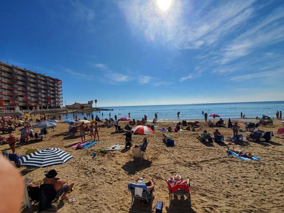 Appartement Proche Plage Avec Piscine En Centre Ville Torrevieja Exterior foto