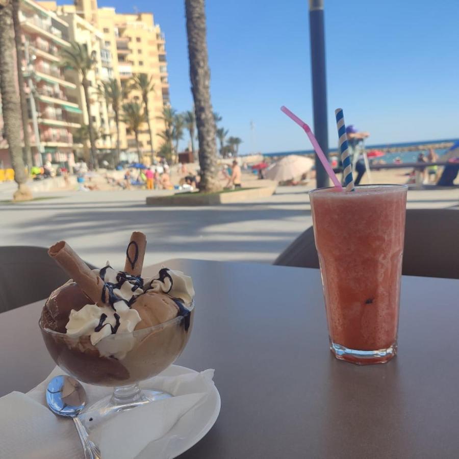 Appartement Proche Plage Avec Piscine En Centre Ville Torrevieja Exterior foto